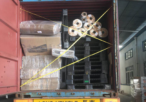 进口机械生产线摆放整齐提供准确装箱单便于海关查验
