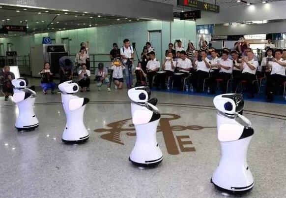 智能机器人小海国庆期间上岗查验