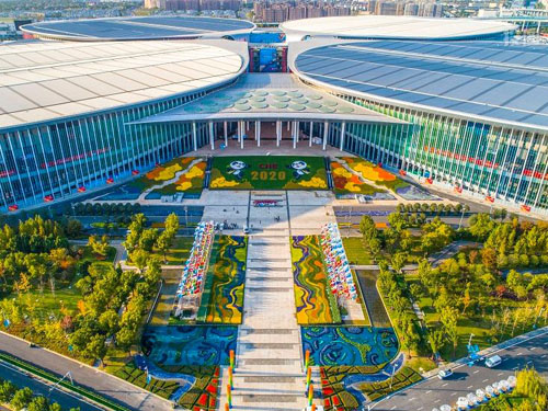 中国国际进口博览会，是迄今为止世界上第一个以进口为主题的国家级展会